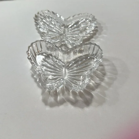 Crystal Butterfly Dish with Cover. - Picture 3 of 3